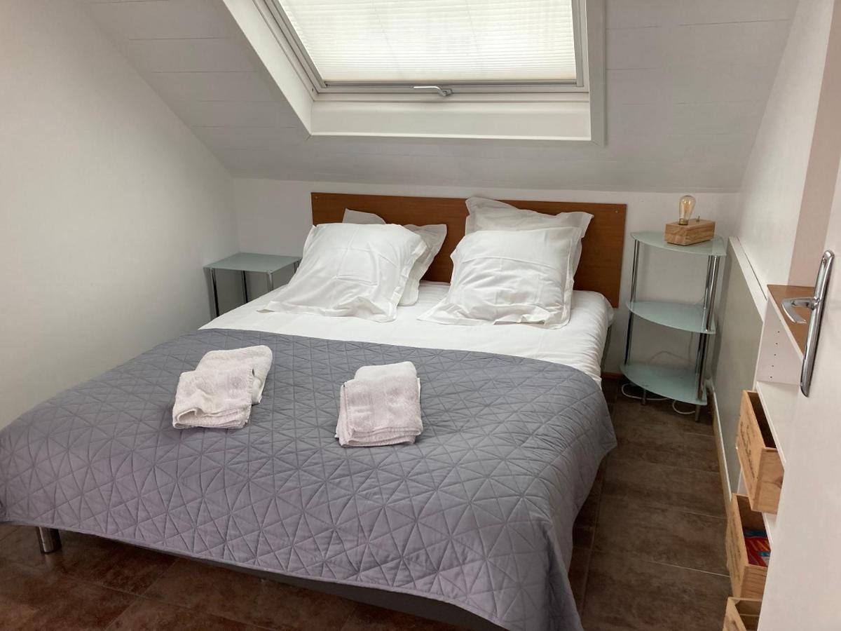 2 Pieces, Idealement Situe Plage Et Centre *