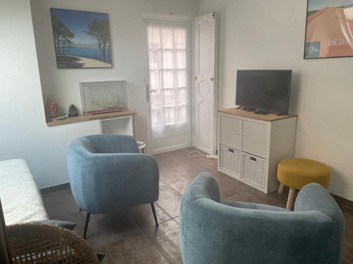 2 Pieces, Idealement Situe Plage Et Centre *